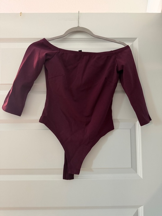 Lulus Tops - Lulu's Women’s Off-Shoulder One-Piece Bodysuit in Plum - Medium